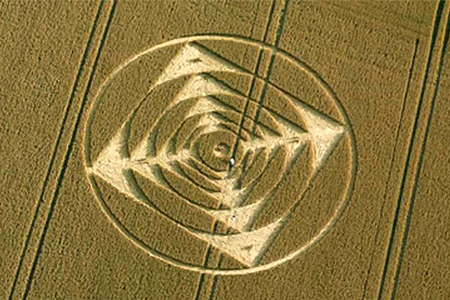 2013 crop circle with geometric pattern